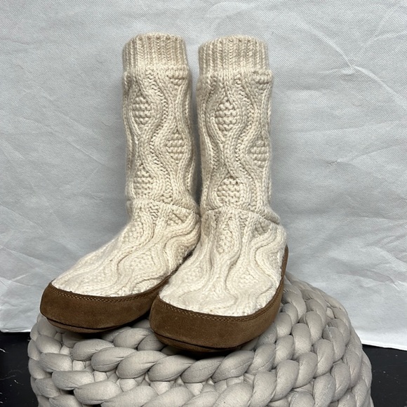 L.L. Bean Shoes - L.L. Bean cable knit slipper socks, women’s size 7.5-8.5